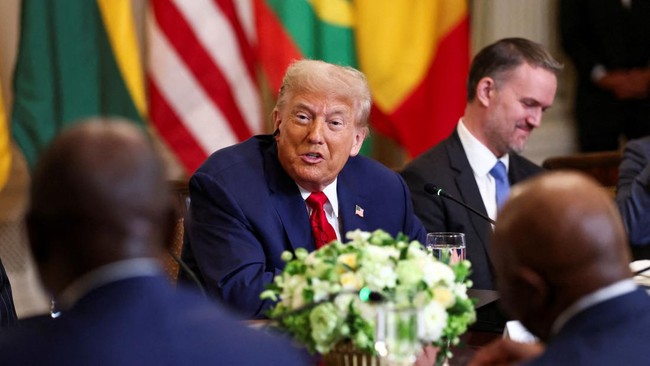 Trump Naikkan Tarif 30 Persen Produk Uni eropa dan Meksiko