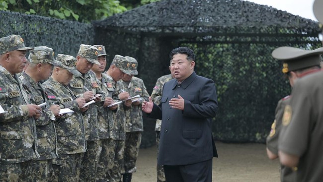 Kim Jong Un Saksikan Uji Rudal Pertahanan Korut