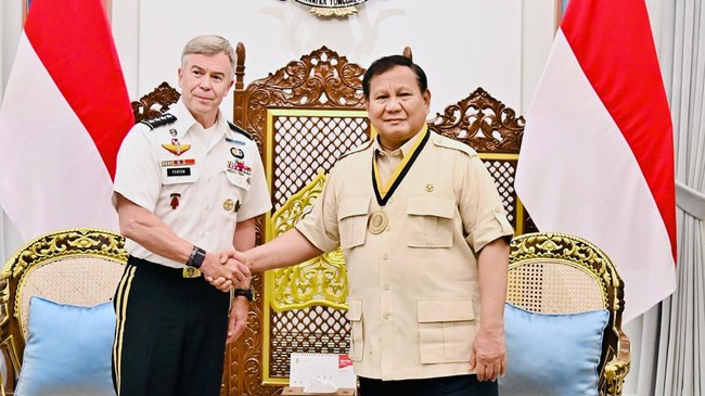 Prabowo Terima Medali dari Pasukan Khusus AS